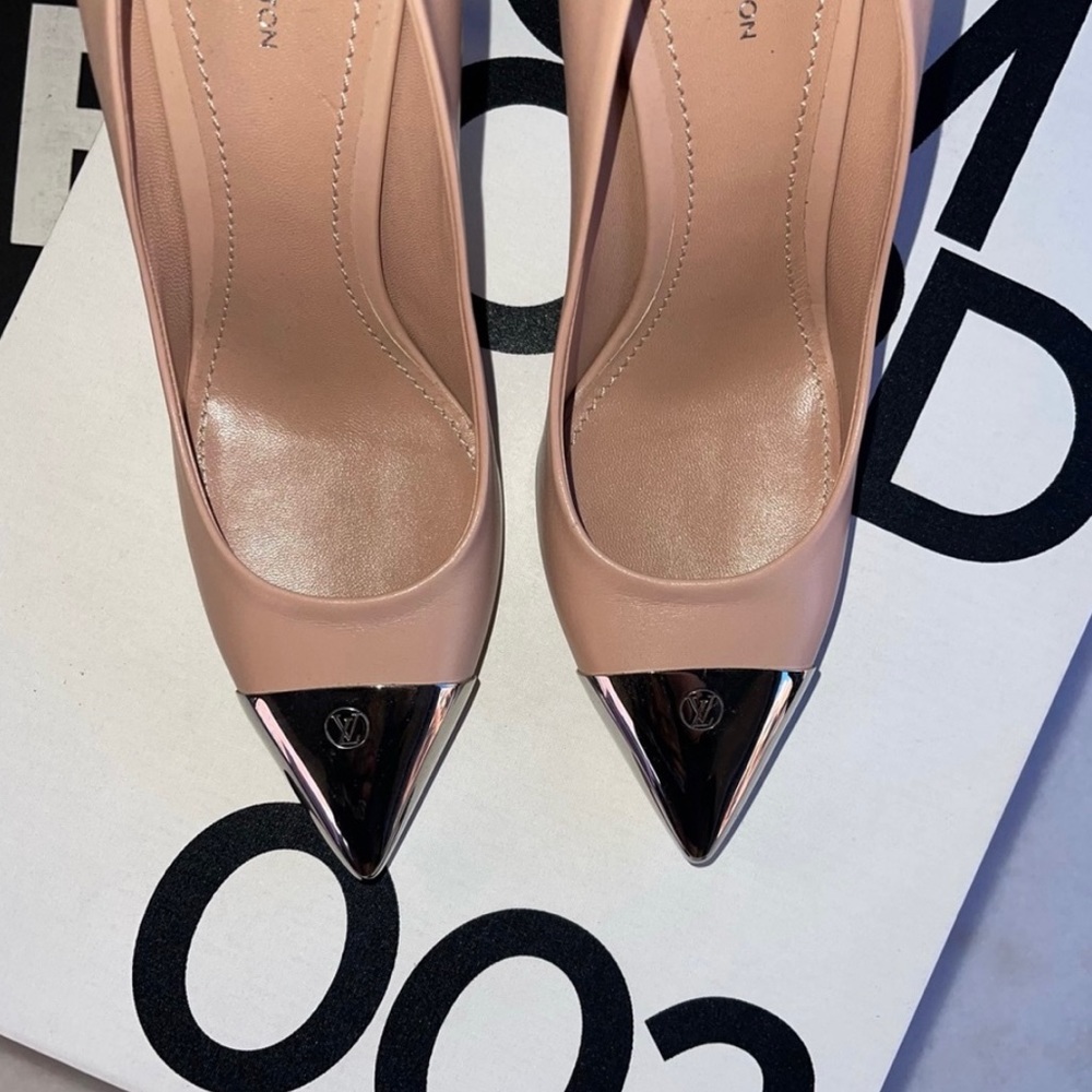 New Louis Vuitton Merry Go Round Metal Cap Pump in Nude - Picture 7 of 17